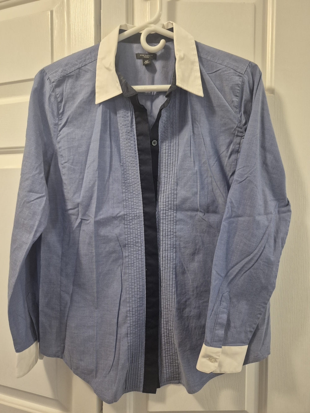 Ann Taylor Light Blue Shirt with White Contrast Collar & Cuffs, Sz Med Petite